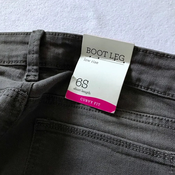 Style & Co. NWT Grey Wash Curvy Boot Leg Jeans Women 6S - Picture 9 of 10